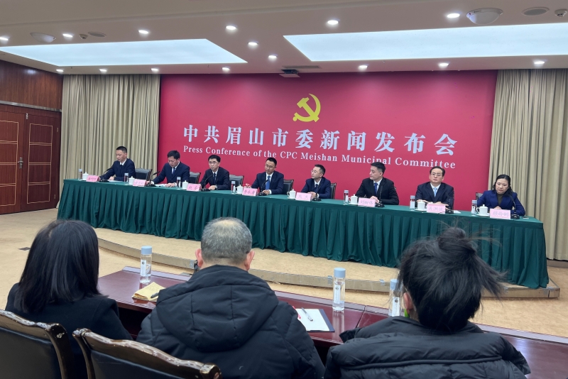 图为新闻发布会现场