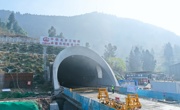 一隧连通川渝 成达万高铁光明隧道贯通