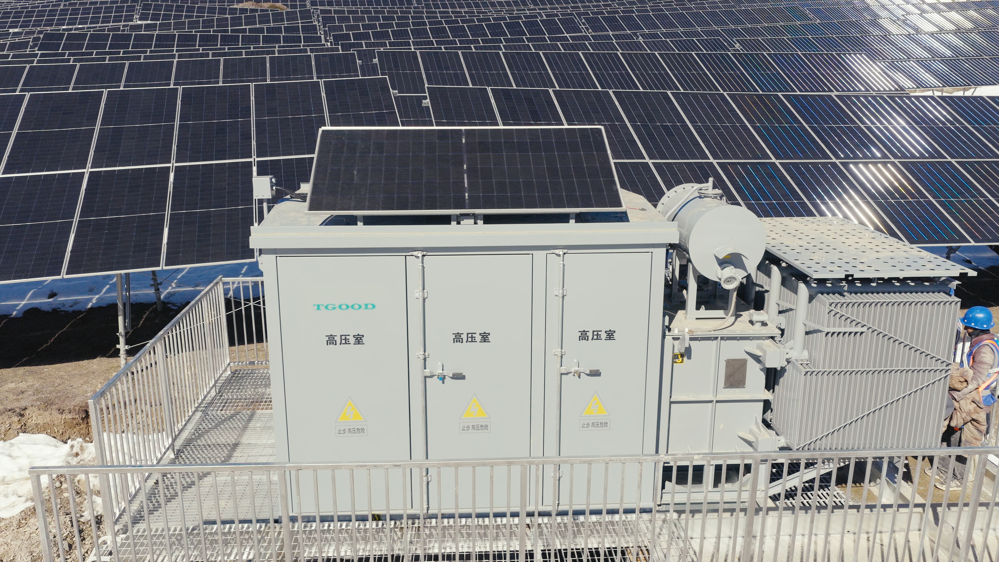 索绒光伏电站采用光伏组件为箱变控制系统供电的双电源设计