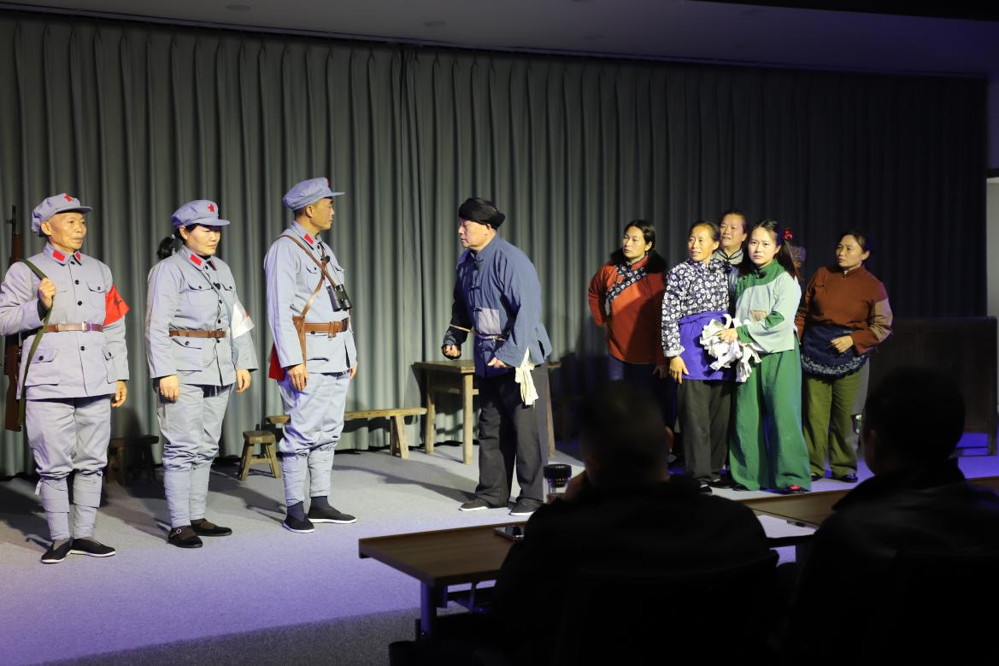 天台山镇高兴村发动居民自发编排红色情景剧《红星照高兴》