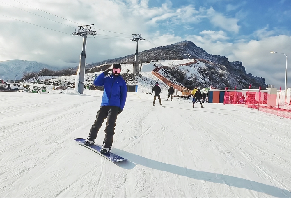 专业滑雪选手试滑体验（唐汉 摄）