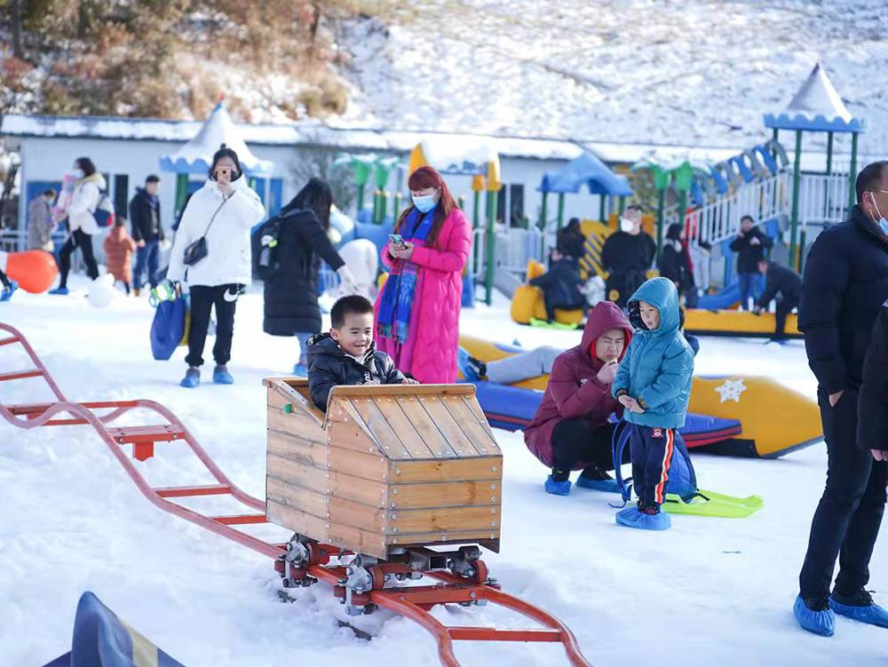 曾家山滑雪场亲子戏雪区（资料图）