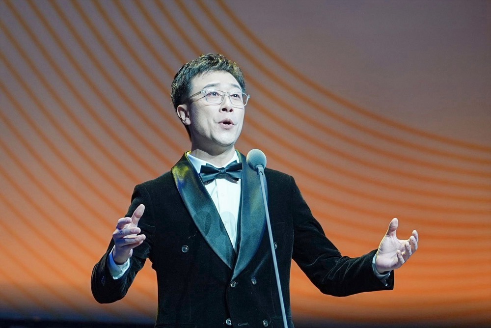 男声独唱《我怎样去爱你》