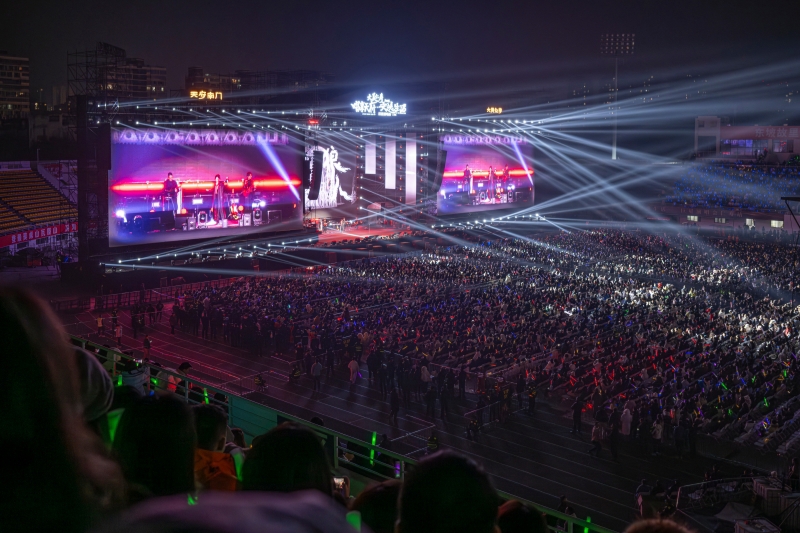 1.5万余名歌迷享受“文化大餐” 潘帅摄