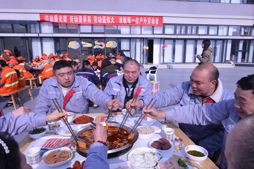 热气腾腾的火锅&nbsp; 赵海传/摄