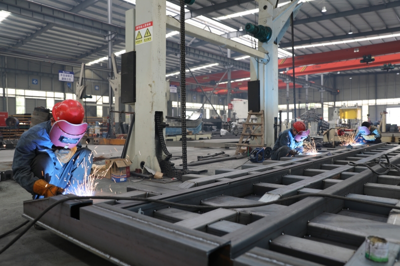 图为川运重工车间