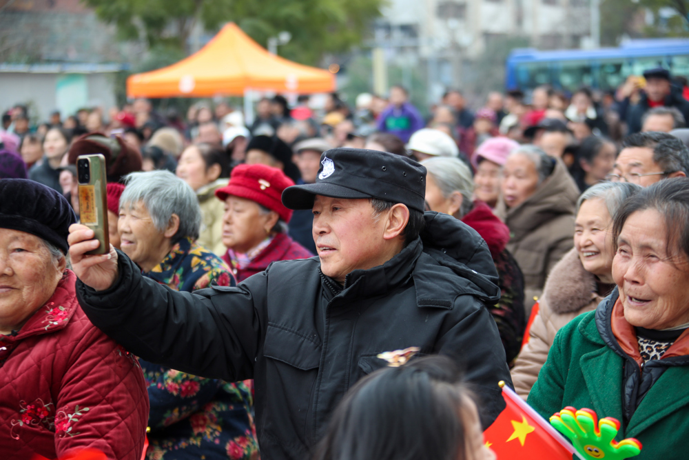 精彩演出乐坏了观众 (3)