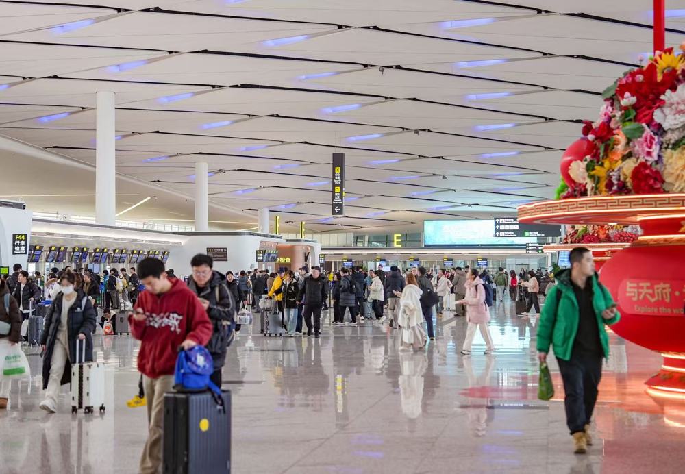 成都天府国际机场迎来春运首日客流（成都交通运输局提供）