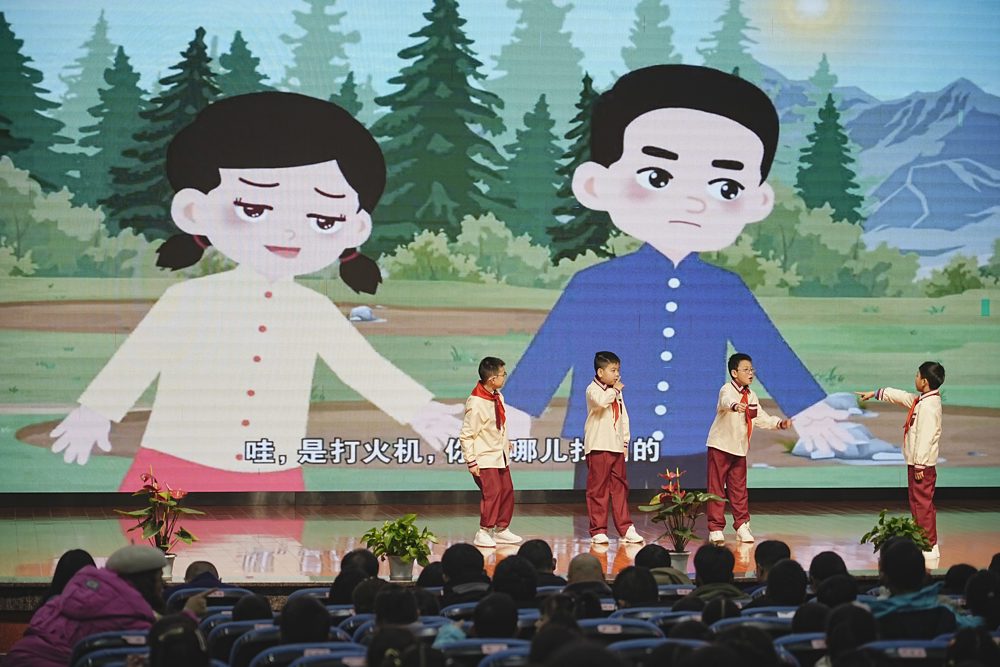 峨眉山市第一中学学生“森林草原防火”主题小品表演--李运彬拍摄