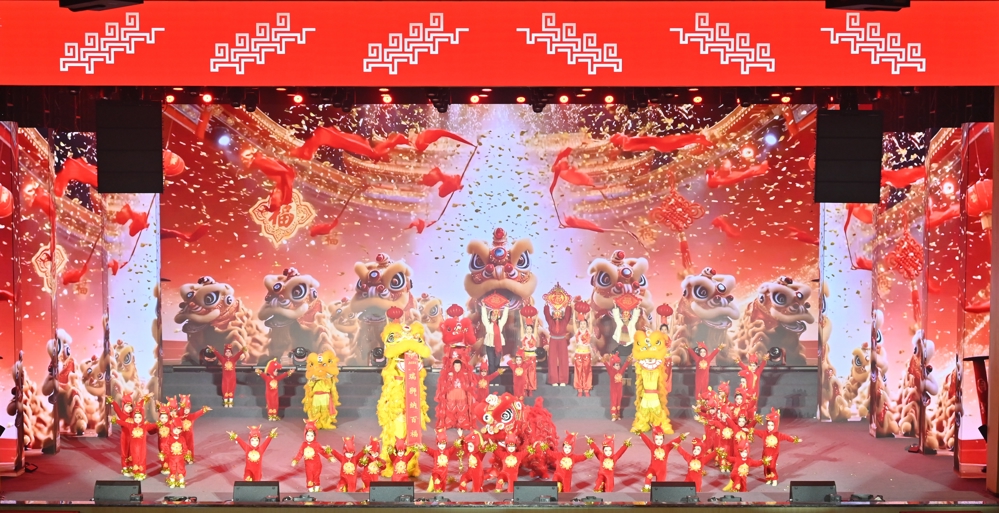 开场表演点燃现场氛围