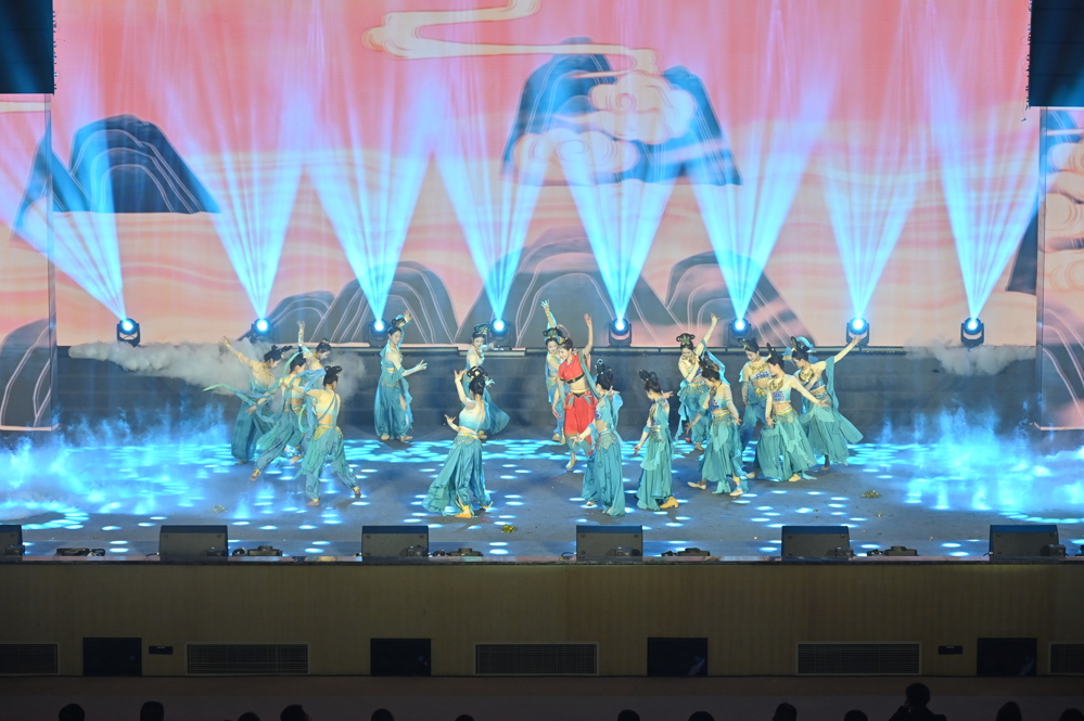 舞蹈《云上霓裳》