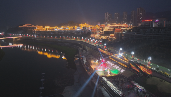 非遗唤回新春“年味” 石桥火龙进城绘就2026“盛世华章、龙马达川”