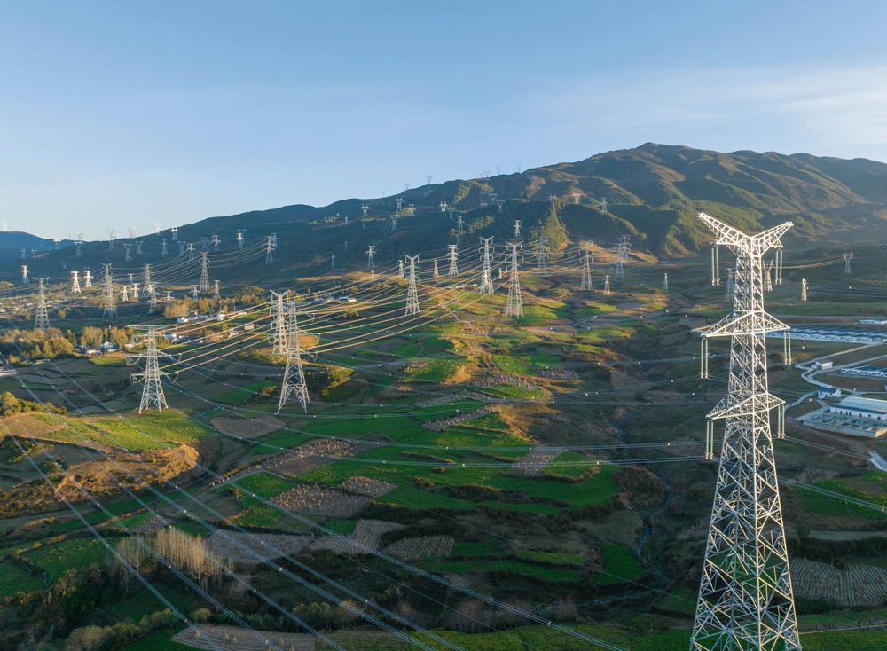 2025年投运的攀西电网优化改造工程，进一步提高了攀西地区绿色能源送出能力。 张超 摄