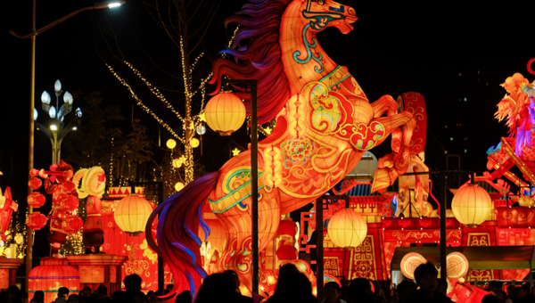 2026达州首届新春彩灯游园会开园首周揽客超5万人次