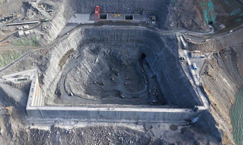 两河口抽蓄电站上库春节施工近景