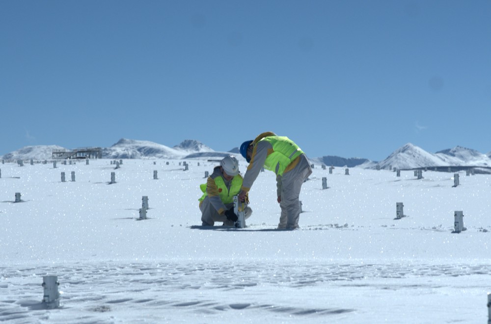 雅砻江柯拉二期光伏桩基施工