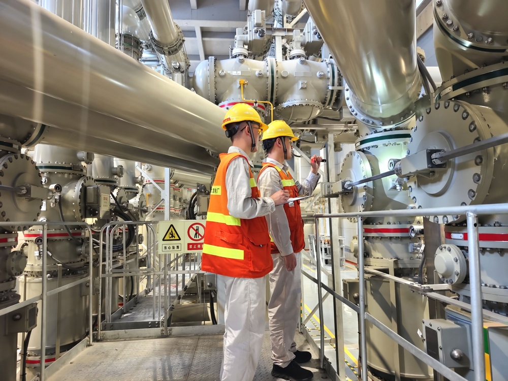 雅砻江两河口电厂运维人员现场巡检