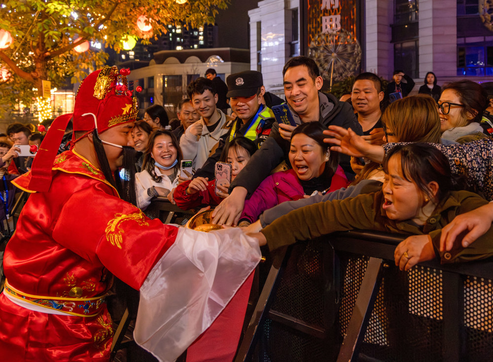 现场与观众互动