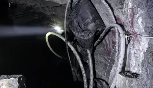 一堵"未干"的密闭墙背后：盐源县塘房沟铁矿非法开采案调查 