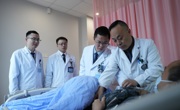 多科携手抢救 腹腔大出血男子“捡”回一条命