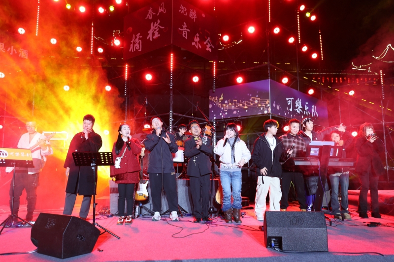 图为橘橙音乐会大合唱 陈珍利摄