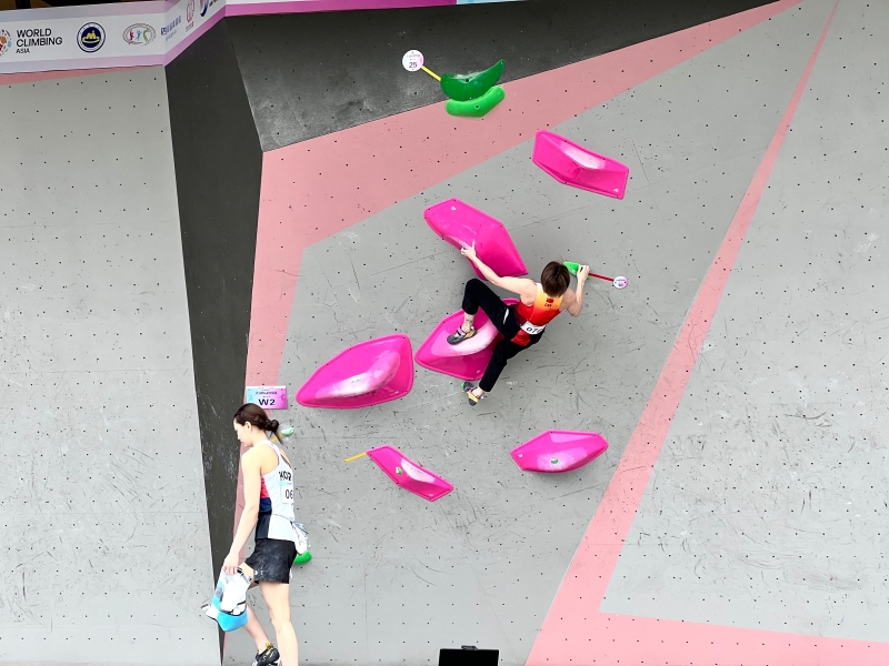 8日上午举行攀石赛女子组预赛