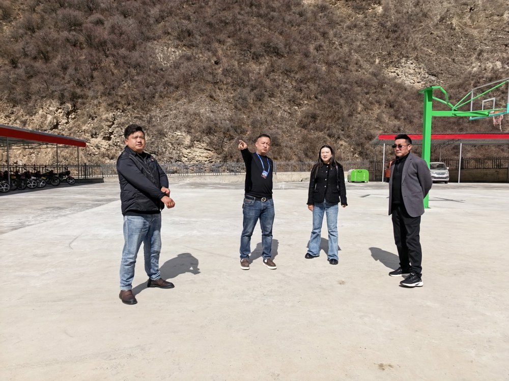 新龙县总工会赴基层实地指导职工之家项目建设