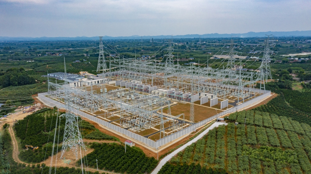 成都邛崃500千伏变电站全貌。 王晨霁 摄