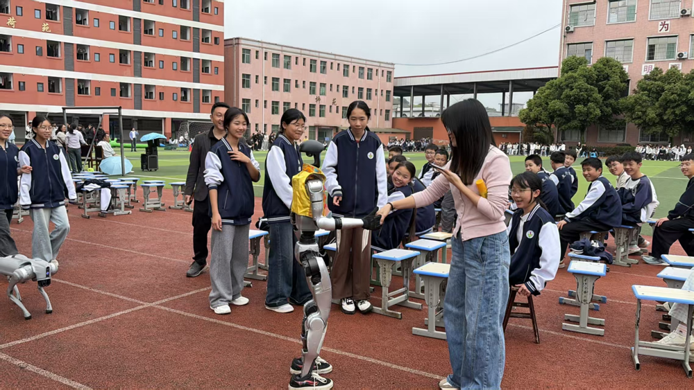 兴文县总工会启动送科学进校园活动（受访单位供图）