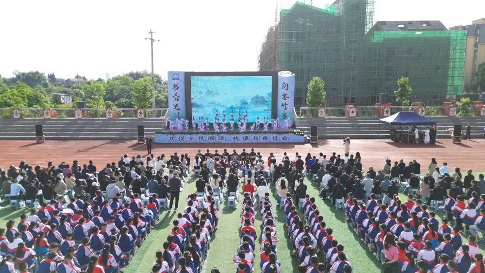 国学经典《春江花月夜》诵读表演.县委宣传部供图