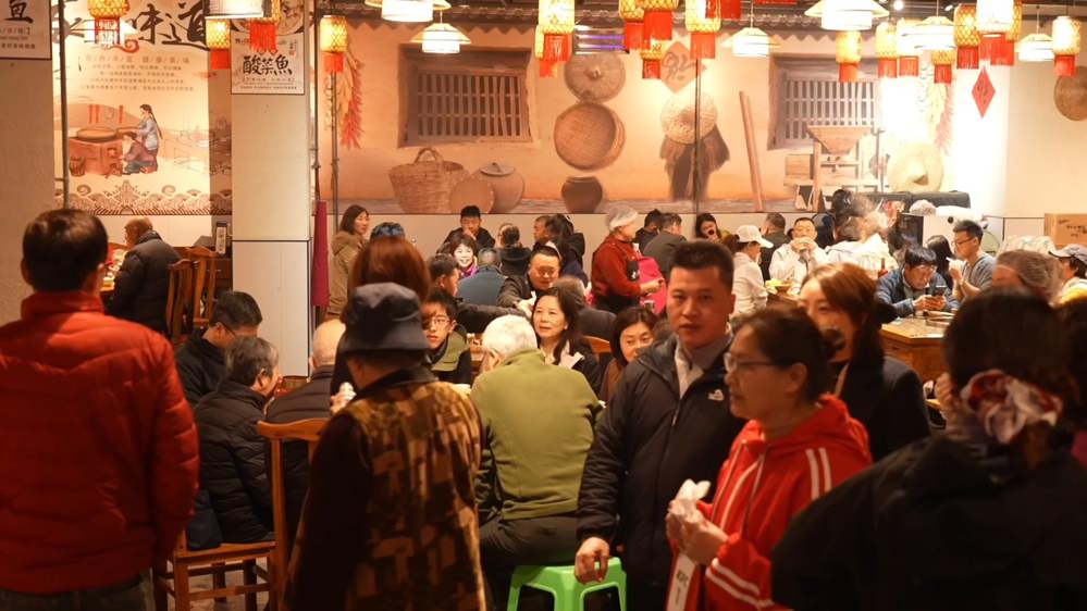 节假日期间，曾家山“夜经济”拉动文旅消费