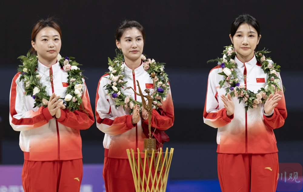 郝婷（左）、郭崎琪（中）、黄张嘉洋（右）三位奥运冠军。