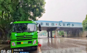 大竹县综合行政执法局：巧借雨天洗尘污  精细作业提品质    