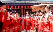 红妆映古村，汉服许白头！四川丹棱这场“520”集体婚礼，把中式浪漫拉满了