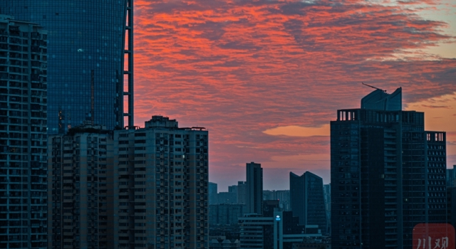 朝霞破暝 蓉城清晨红霞漫天