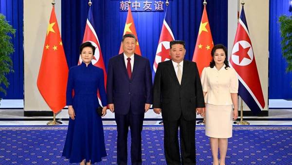 习近平出席金正恩举行的欢迎宴会