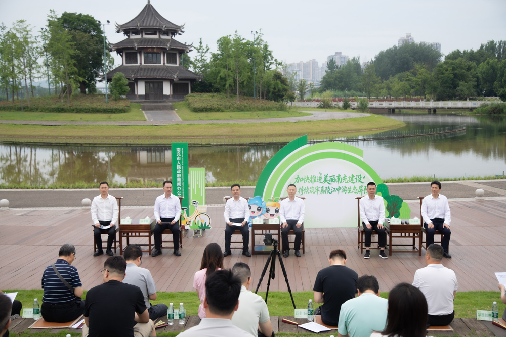 图为新闻发布会现场