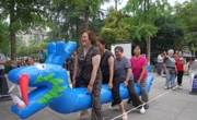 不湿鞋也能赛龙舟？四川彭山端午玩法太有趣了