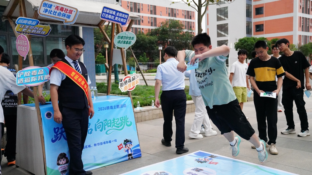 在三台县职业技术学校开展禁毒主题游园会