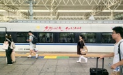 光影四渡传薪火 红色之旅润旅途  红色文化公益活动走进车厢