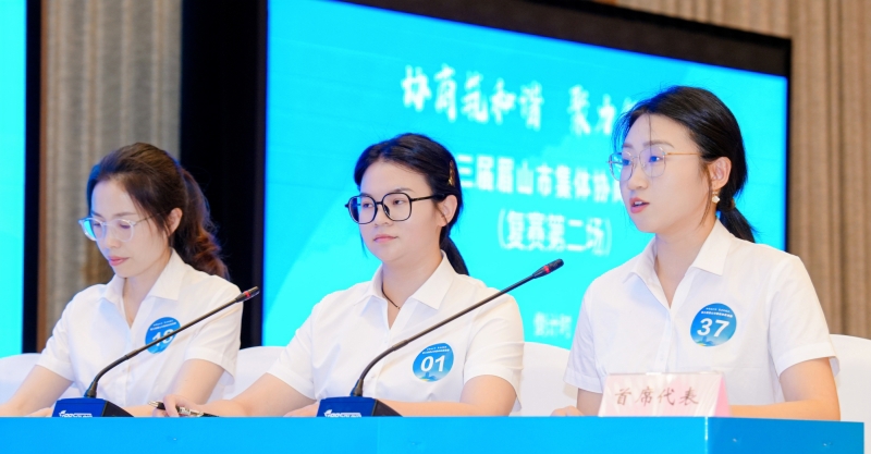 图为竞赛选手比赛中