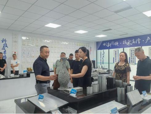 调研组在铝产业企业调研