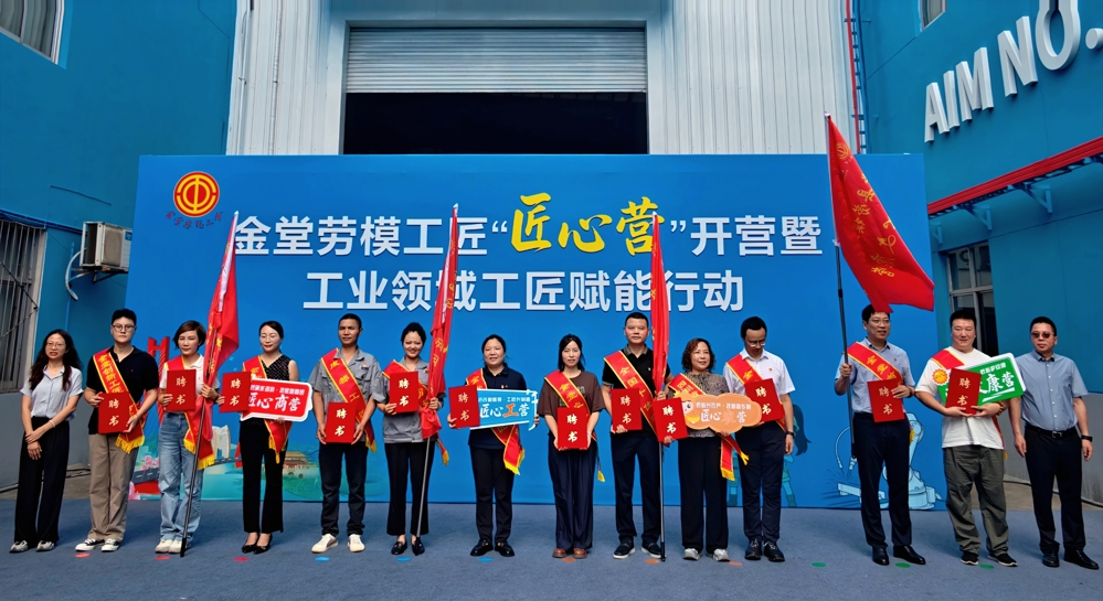 为营长授旗颁发证书