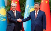 习近平会见哈萨克斯坦总统托卡耶夫