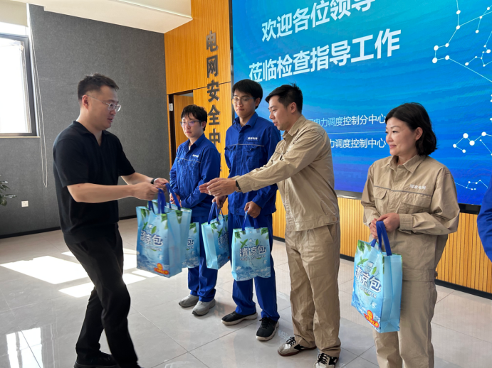 酷暑送清凉 关怀暖一线——广汉市总工会扎实开展2026年“夏送清凉”慰问活动（改）483