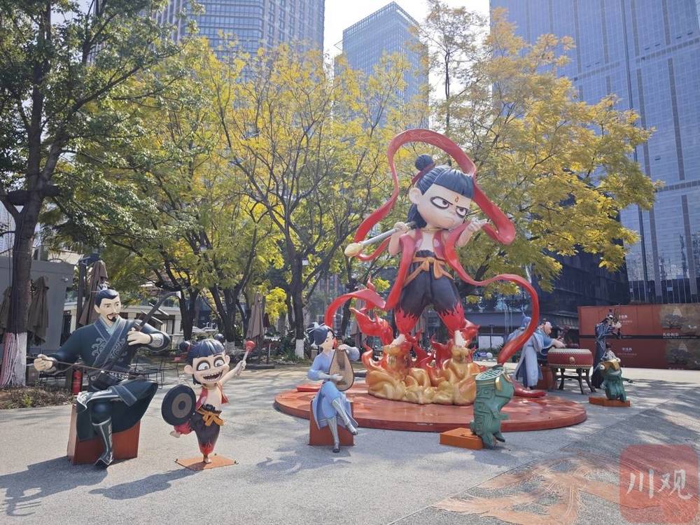 成都交子大道人气景点——6米高哪吒塑像。吴枫 摄