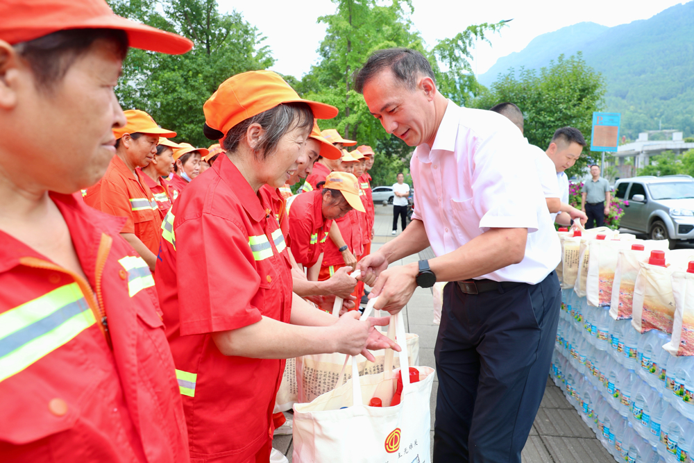 慰问现场