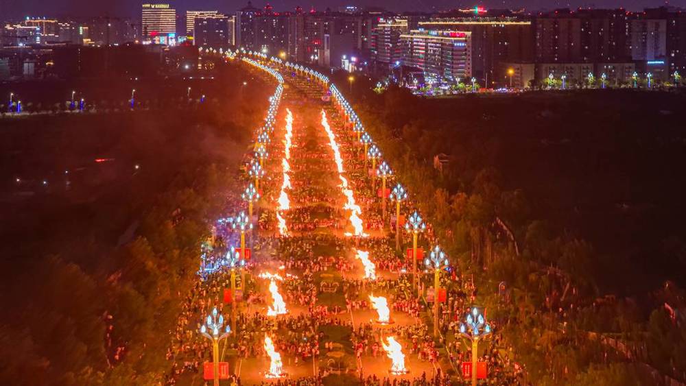 2025凉山彝族火把节西昌火把狂欢夜现场 图据西昌融媒