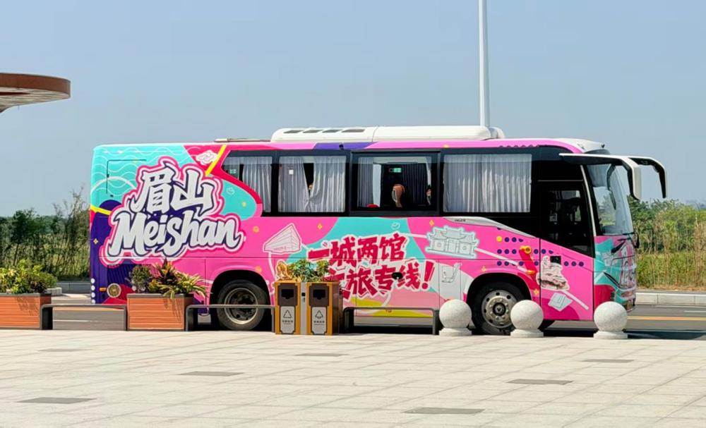 邓楚凡、和文璇 摄