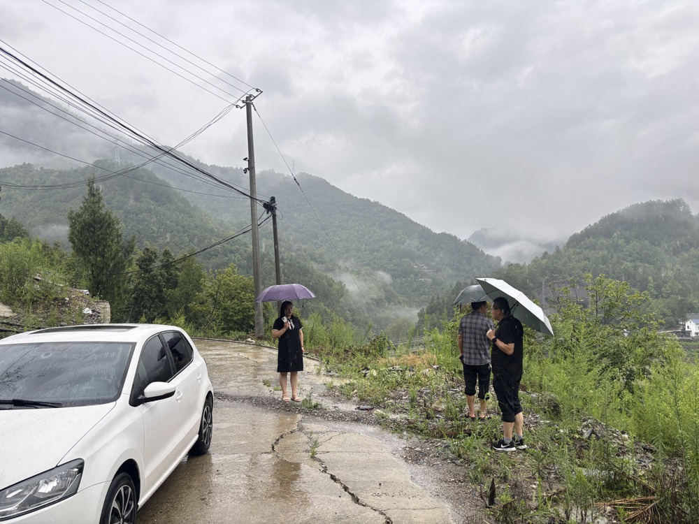 巡查路面情况